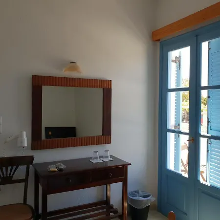 Captain's Rocks Hriszí Aktí