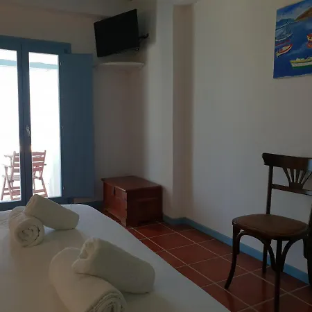 Captain's Rocks Hriszí Aktí