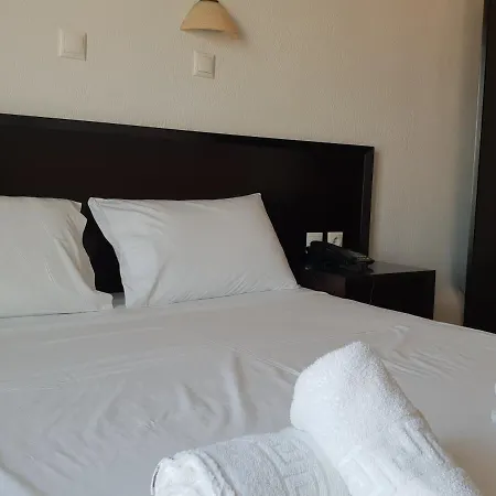 Captain's Rocks Hriszí Aktí