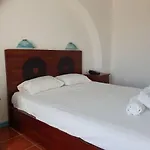 Captain's Rocks Hotel