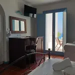 Captain's Rocks Hotel