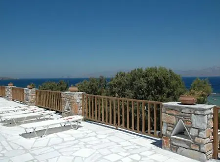 Captain's Rocks 3* Chrisi Akti (Paros)