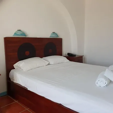 Captain's Rocks Hotel