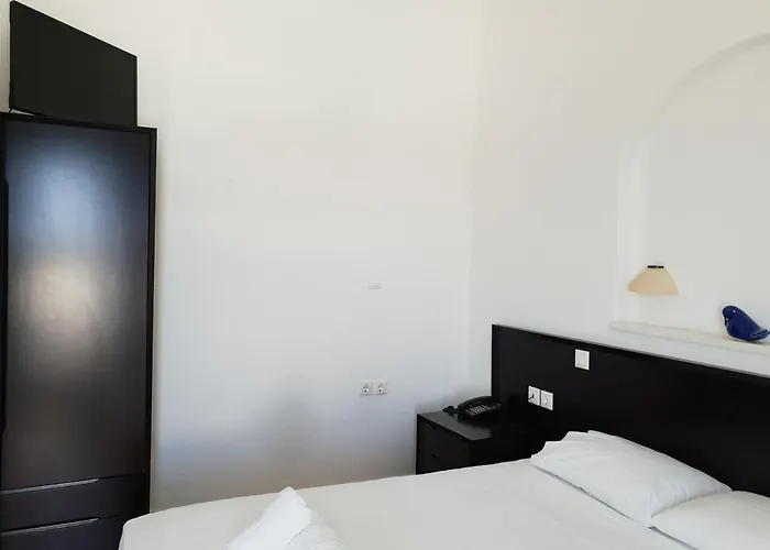 Captain's Rocks 3* Chrisi Akti (Paros)