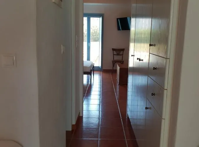 Hotel Captain's Rocks 3*