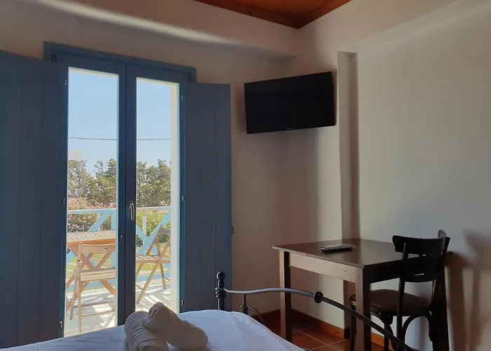 Captain's Rocks Chrisi Akti (Paros)