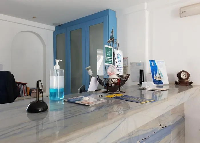 Hotel Captain's Rocks 3*